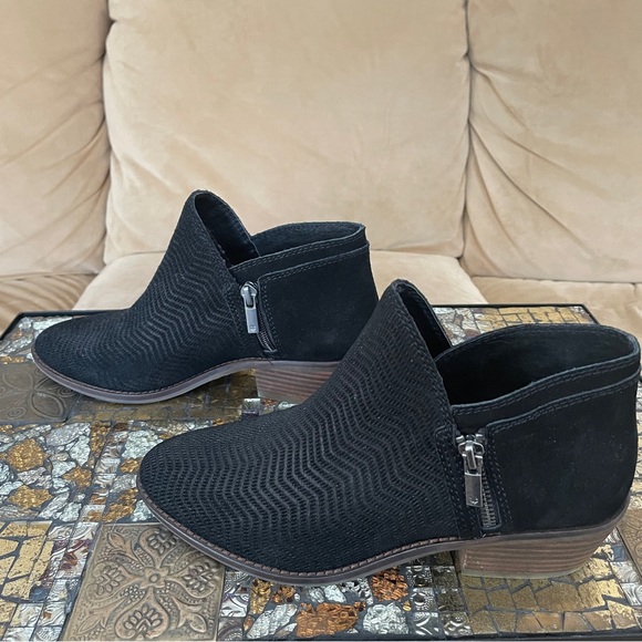Lucky Brand Black Suede Ankle Boots Sz 8 New - Picture 3 of 7